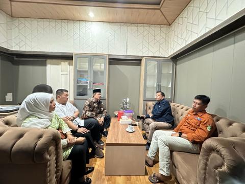 Pimpinan Bawaslu Kabupaten Ciamis bersama Pimpinan KCD Pendidikan Wilayah XIII Ciamis mendikusikan terkait data yang dibutuhkan Bawaslu Kabupaten Ciamis dari KCD Pendidikan Wilayah XIII Ciamis.